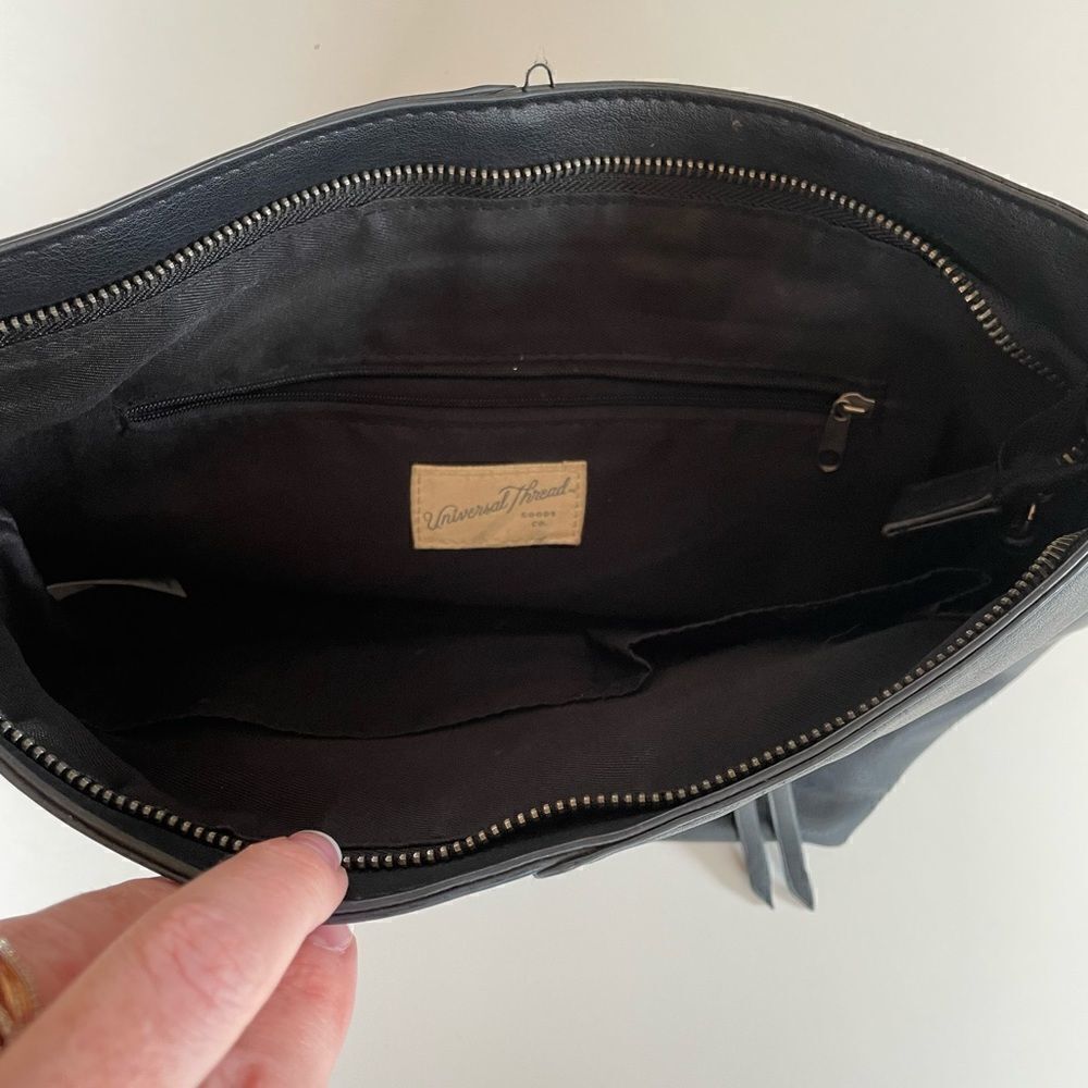 Euc Universal Thread Womensblack Shoulderbag - image 4